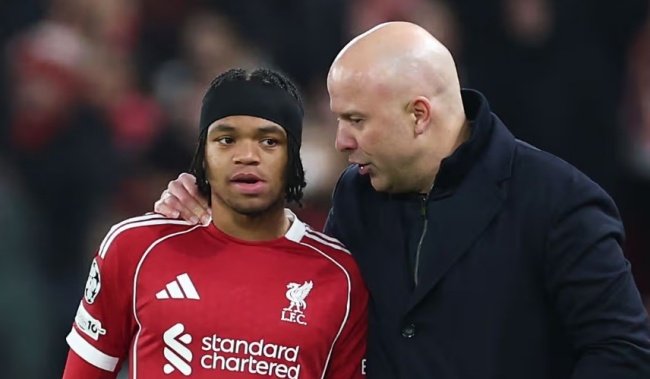 HLV Arne Slot: 'Liverpool không vội đốt giai đoạn với Rio Ngumoha'