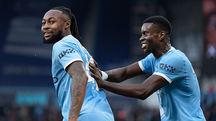 Chợ đông Premier League: Man City một mình một ngựa