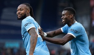 Chợ đông Premier League: Man City một mình một ngựa