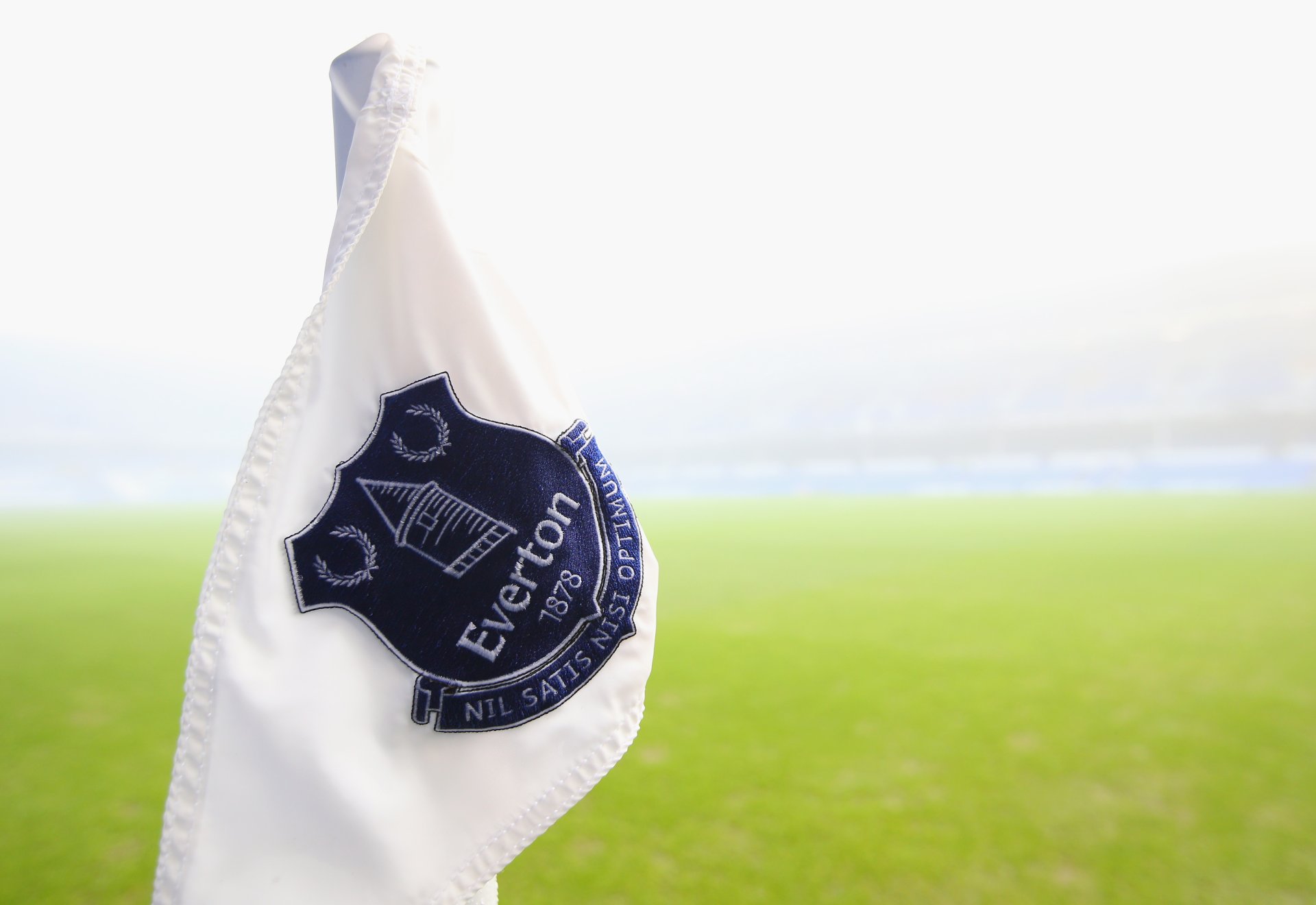 Everton săn đón trung vệ 40 triệu euro