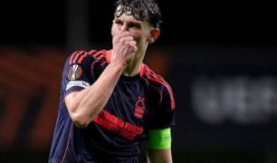 Cầu thủ Premier League gãy ngón tay