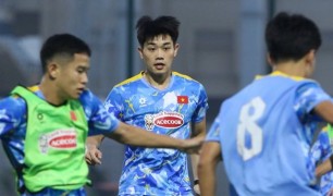 U23 Việt Nam bị Barcelona chiếm sân tập trước giờ đại chiến
