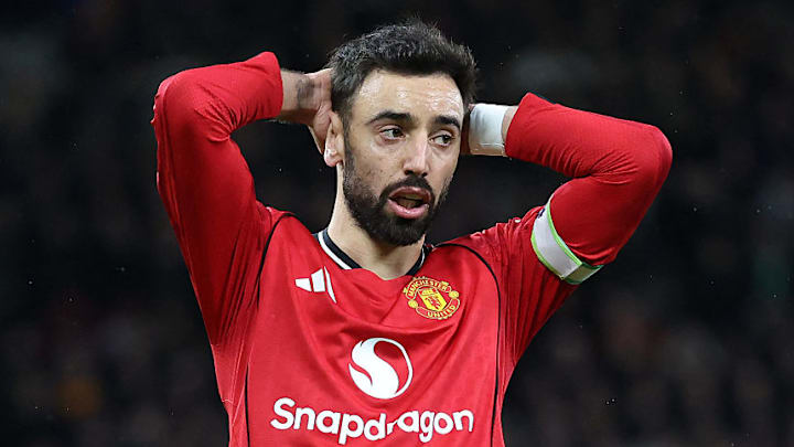 VAR tiếp tục gây tranh cãi: Man Utd và Chelsea ở tâm bão