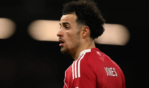 Curtis Jones khó nuốt trôi trận hòa của Liverpool