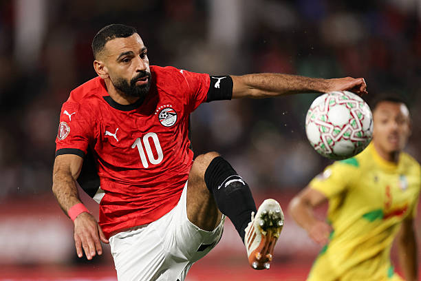 Salah trở lại là niềm vui hay nỗi lo cho Liverpool?