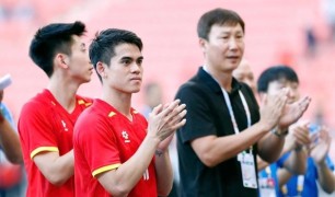 Khuất Văn Khang lập kỷ lục danh hiệu ở các cấp độ tuyển Việt Nam