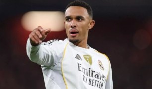 Danny Murphy khuyên Liverpool đừng mua lại Alexander-Arnold