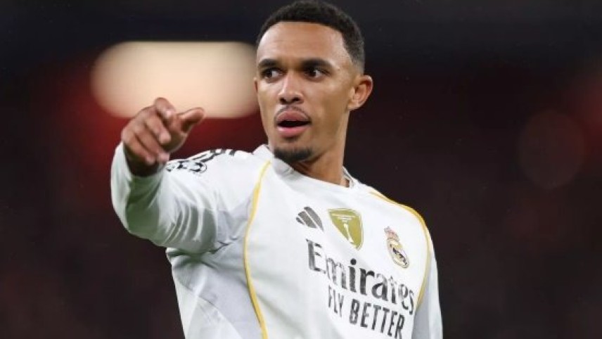 Danny Murphy khuyên Liverpool đừng mua lại Alexander-Arnold