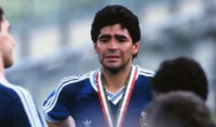 Maradona từng khóc giữa sân ở World Cup 1990