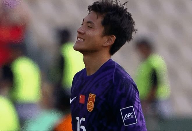Li Hao thừa nhận diễn kịch với chai nước để hạ Uzbekistan