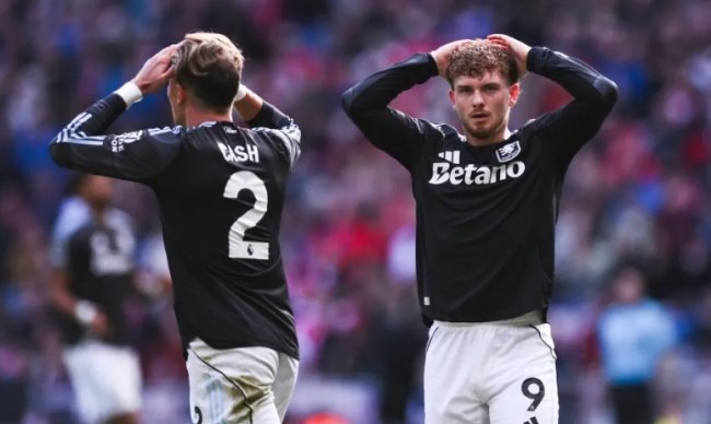 Liverpool tính toán gia hạn hợp đồng với Gravenberch, Elliott gặp khó khăn tại Aston Villa