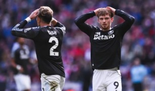 Liverpool tính toán gia hạn hợp đồng với Gravenberch, Elliott gặp khó khăn tại Aston Villa
