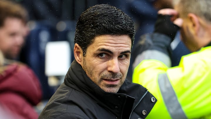 Arteta lo lắng về Hincapie
