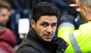 Arteta lo lắng về Hincapie