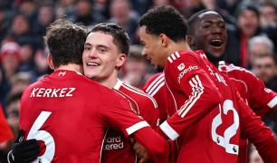 FA Cup trở lại: Liverpool và Arsenal không được phép sẩy chân