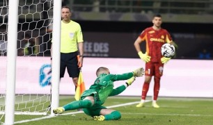 Lucas Chevalier mới là tương lai khung gỗ của PSG?