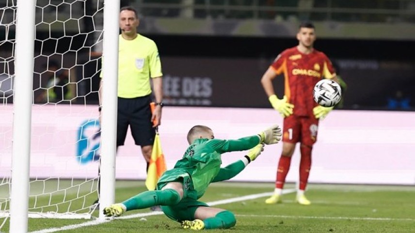 Lucas Chevalier mới là tương lai khung gỗ của PSG?