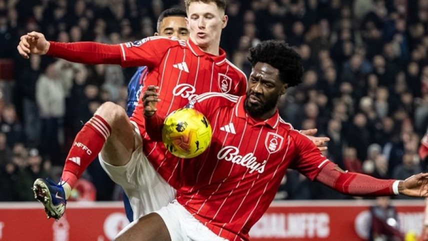 Arsenal hòa Nottingham Forest gây tranh cãi