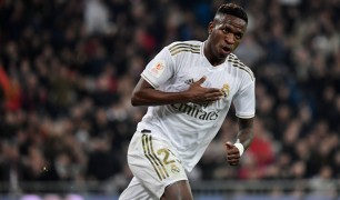 Man City ra giá 150 triệu euro cho Vinicius