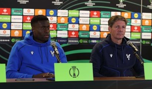 Oliver Glasner chỉ trích Crystal Palace vì mất Marc Guehi