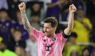 Messi cán mốc 900 bàn thắng
