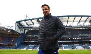 Chelsea nhắm Fabregas thay Rosenior