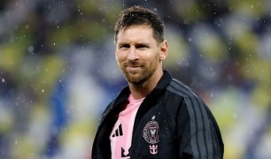 Tranh cãi quanh vụ Messi không trở lại Barcelona