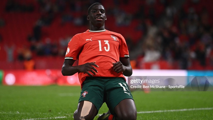 'Viên ngọc' 17 tuổi của Benfica khiến Premier League chú ý