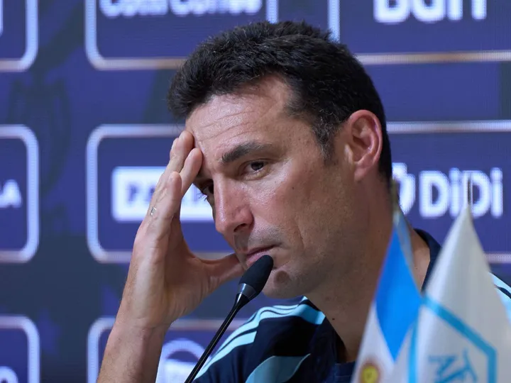 HLV Scaloni dọa gạch tên sao Argentina khỏi World Cup