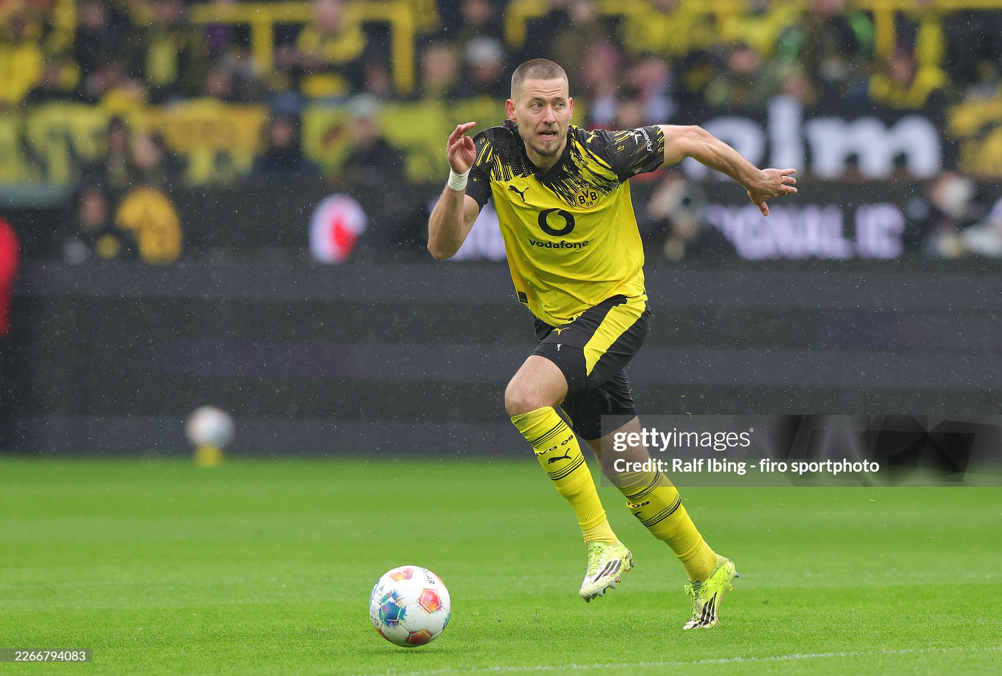 Aston Villa chiếm ưu thế trong cuộc đua giành Waldemar Anton