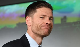 Romano bác tin Xabi Alonso thay Arne Slot dẫn dắt Liverpool