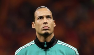 Liverpool thua 0-1 trước Galatasaray: Van Dijk đối diện nguy cơ treo giò