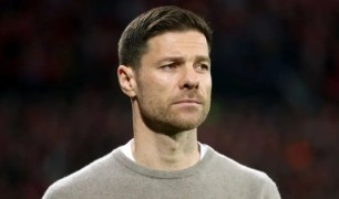 Alonso cân nhắc Chelsea trong khi Liverpool muốn mời về thay Slot